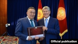 Президенттин колунан сыйлык алгандар