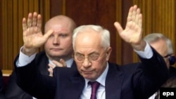 Mikola Azarov in parlament.