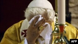 Папа Бенедикт XVI під час меси в Нікосії, 6 червня 2010 року