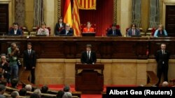 Карлес Пучдемон виступає в парламенті Каталонії, Барселона, 10 жовтня 2017 року