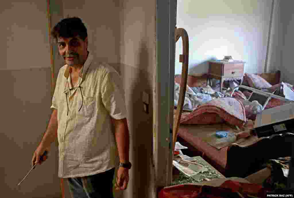 Një burrë në shtëpinë e tij.&nbsp;