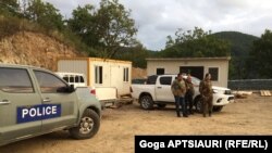 Егор Кочиев назвал ситуацию напряженной, и отметил, что разрядить ее возможно только в случае снятия незаконного поста близ села Цнелис