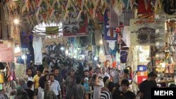 Иран экономикасынын күзгүсү - Тегерандагы чоң базар.