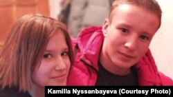 Кирил Нисанбоев бо хоҳараш Комила