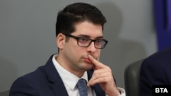 Вицепремиерът по европейските фондове Атанас Пеканов преработи българския план, но очаква следващото правителство да го изпрати.