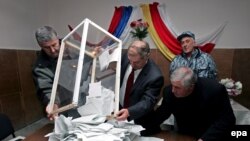 Социал-демократическая партия Южной Осетии выдвинула кандидатом в президенты председателя политсовета Дмитрия Тасоева