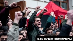 «Аудитория 115» дала месяц ведомству на разработку инициатив. Минобразования действительно подготовило рабочую версию законопроекта, касающегося реформирования студенческого самоуправления, однако его положения оказалась чисто формальными