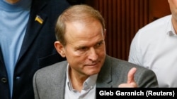 За підрахунками журналістів, у 2019 році грошові активи родини Віктора Медведчука склали 7 017 878 євро, а у 2020 році вдвічі більше – 14 420 848 євро