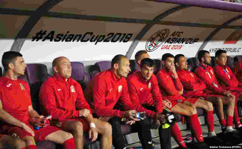 Главный тренер сборной Александр Крестинин поменял вратаря, Павел Матяш и Валерий Кашуба пополнили ряды болельщиков.&nbsp; &nbsp;