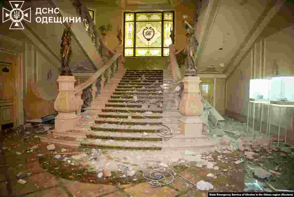 Увечері 31 січня війська РФ завдали ракетного удару по історичному центру Одеси &ndash;&nbsp;постраждали семеро людей.&nbsp;Значних руйнувань зазнала будівля готелю &laquo;Брістоль&raquo; &ndash; одна з архітектурних споруд центральної частини міста. Різного ступеня пошкоджень зазнали близько 15 пам&rsquo;яток культурної спадщини