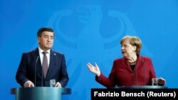 Сооронбай Жээнбеков менен Ангела Меркел. Берлин, 16-апрель, 2019-жыл. 