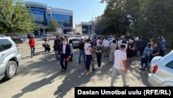 Журналисттерге жыйын курууга чогулган кафе-ресторандардын ээлери.