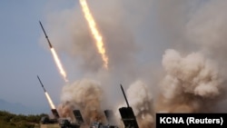 Armët e Koresë së Veriut gjatë stërvitjeve ushtarake.