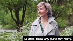 "I am an agent of peace that is banned in Russia," journalist Lyudmila Savistkaya said after the ruling on June 8. (file photo)