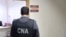 Imagine publicată de CNA de la perchezițiile efectuate joi, 6 noiembrie, într-un dosar de corupție în sistemul educațional din Chișinău, care vizează achizițiile publice.