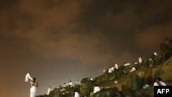 Дар пояи кӯҳи Арафот, 26-уми ноябри соли 2009.