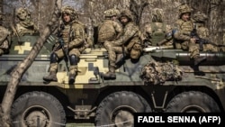 Militari ucraineni la Severodonețk, în Dombas, Ucraina, 7 aprilie 2022.