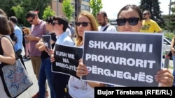 Foto nga një protestë në Prishtinë pas vrasjes së Kujtim Veselit.
