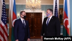 Secretarul de stat american Mike Pompeo împreună cu ministru de externe azer Ceyhun Bayramov. Washington, 23 octombrie 2020 