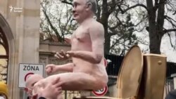 Az arany WC-kefe szimbólum lett