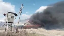 В Тогуз-Торо местные подожгли несколько зданий и закидали камнями милиционеров