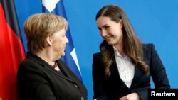 سانا مارین، نخست‌وزیر ۳۴ ساله فنلاند (سمت راست) و آنگلا مرکل، صدراعظم آلمان