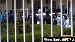 Migrantë afganë në një qendër azili në Rumani. Foto nga Arkivi. 