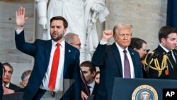 Доналд Трамп бо муовинаш Ҷей Ди Вэнси 40-сола