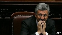 وزیر امور خارجه ایتالیا می گوید که تحریم ها علیه ایران باید ادامه پیدا کند.