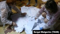 МЗС України висловило рішучий протест та засудило протиправну організацію і проведення Росією 17–19 вересня виборів депутатів до Державної думи на окупованій території Криму