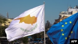 Zastava Kipra i EU u Nikoziji
