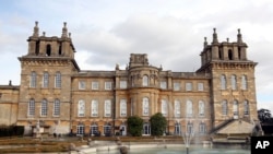 Замокот Бленхајм во близина на британскиот град Вудсток