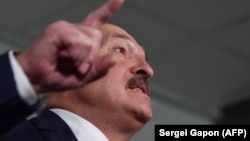 «Так, я дав сигнал по Тихановському. Я щось не так зробив? Я хвилювався за свою країну, за яку я досі відповідальний», – сказав Лукашенко