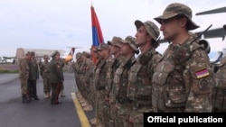 Армянские военнослужащие поднятые по тревоге в ходе недавней проверки боеготовности КСОР ОДКБ.