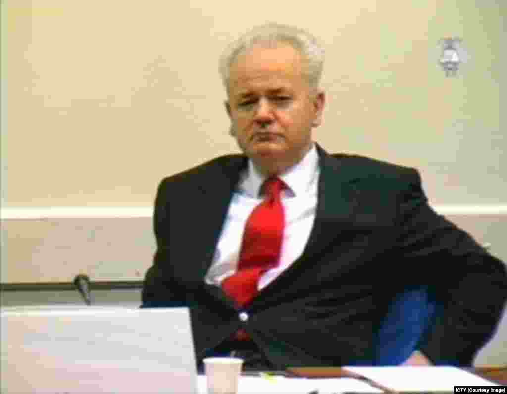 Millosheviq u arrestua më 1 prill, 2001. Ai vdiq në qelinë e burgut të Gjykatës së Hagës nga efektet e infarktit më 11 mars, 2006.