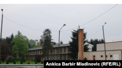 Opština Dvor u centralnoj Hrvatskoj, na slici - zgrada osnovne škole u ​​kojoj zločin dogodio, i Hrvatska i Srbija su pokrenuli istragu za ratne zločine počinjene 1995. godine u Dvoru, 27. april 2011.