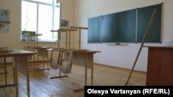 Председатель общественного движения «Евразийский народный союз» Татьяна Полоскова посетила школы в Гальском районе