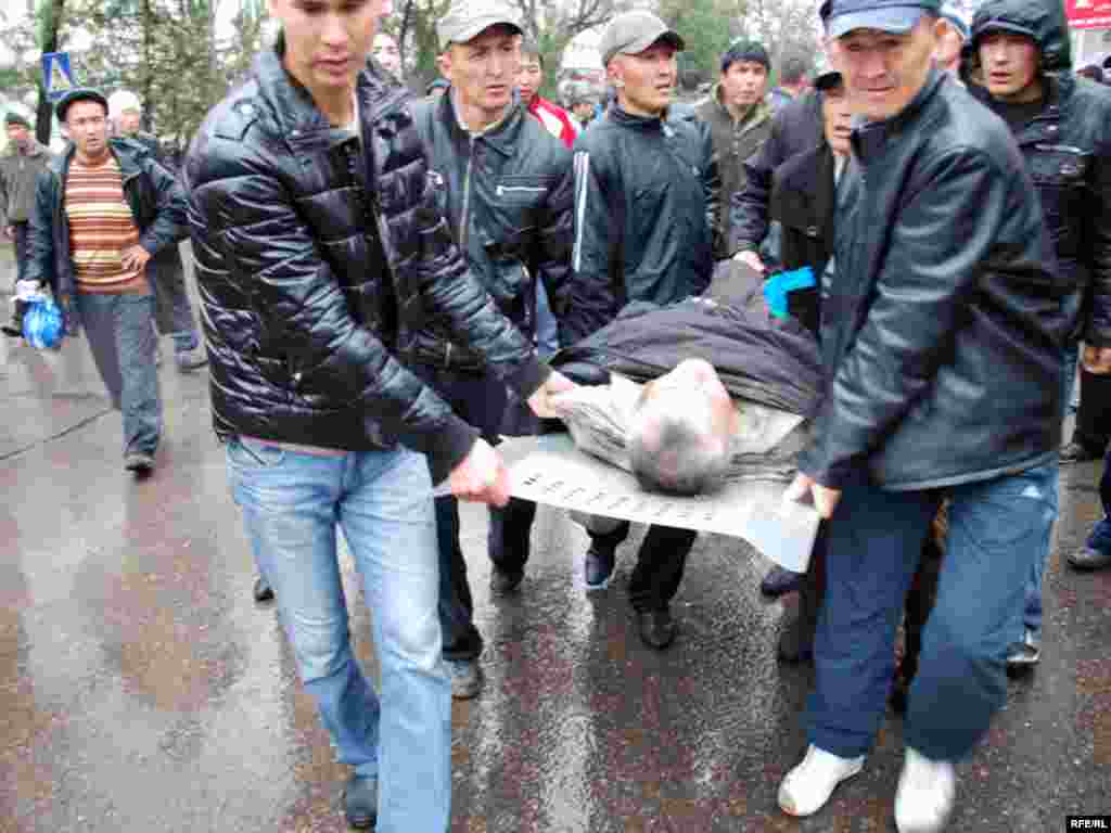 Киргизстан, протети во Бишкек - 