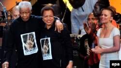 Мандела жубайы менен, 27-июнь, 2007-жыл