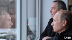 Глава Роскосмоса Дмитрий Рогозин и Владимир Путин