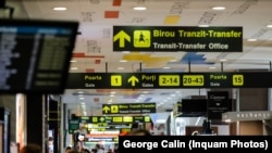 Membrii grupării au fost prinși de procurori și polițiști când doreau să scoată țigările prin aeroportul din Otopeni.