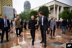 Генсекретар НАТО Марк Рютте і президент України Володимир Зеленський на саміті Європейської політичної спільноти. Албанія, 16 травня 2025 року