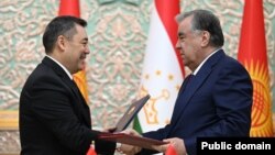 Садыр Жапаров жана Эмомали Рахмон. 31-март. Кожент шаары.