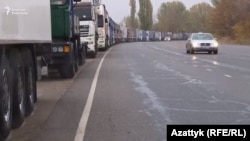 Грузовики на границе с Казахстаном. 19 октября 2017 года.