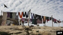 Beduin tábor Jeruzsálem és Maále Adumim ciszjordániai zsidó telep között 2021. december 3-án