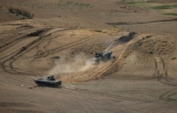 Грузинські бронетранспортери під час навчань НАТО на військовому полігоні «Вазіані» неподалік Тбілісі. Серпень 2017 року