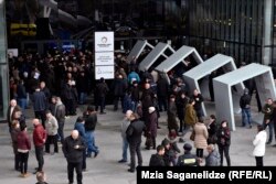 Участники сегодняшней акции протеста приняли решение блокировать работу публичного реестра