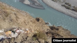 Тажикстан, Лахш, Кошой айылы. Кырсык болгондон кийин тартылган сүрөт.