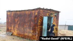 Зухро и ее дети раньше жили в этом вагоне