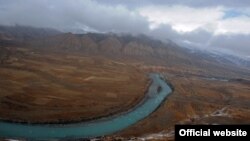 Нарын дарыясынын үстүнөн көрүнүшү